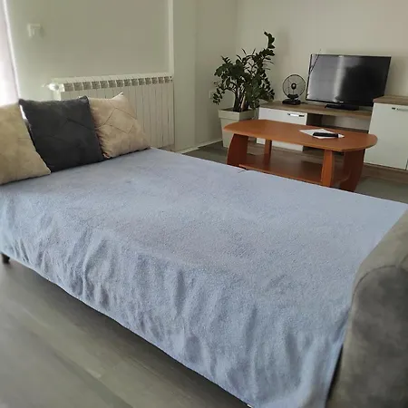 Green Home Apartment *